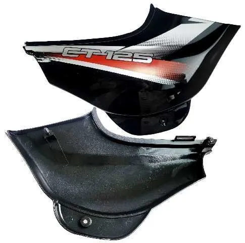 TAPA LATERAL CT125 NEGRO ROJO ORIGINAL BAJAJ 52DU0626 18138.133-GEN